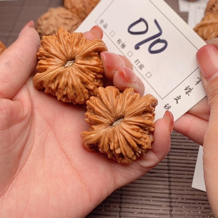 文玩核桃吊坠45楼子070