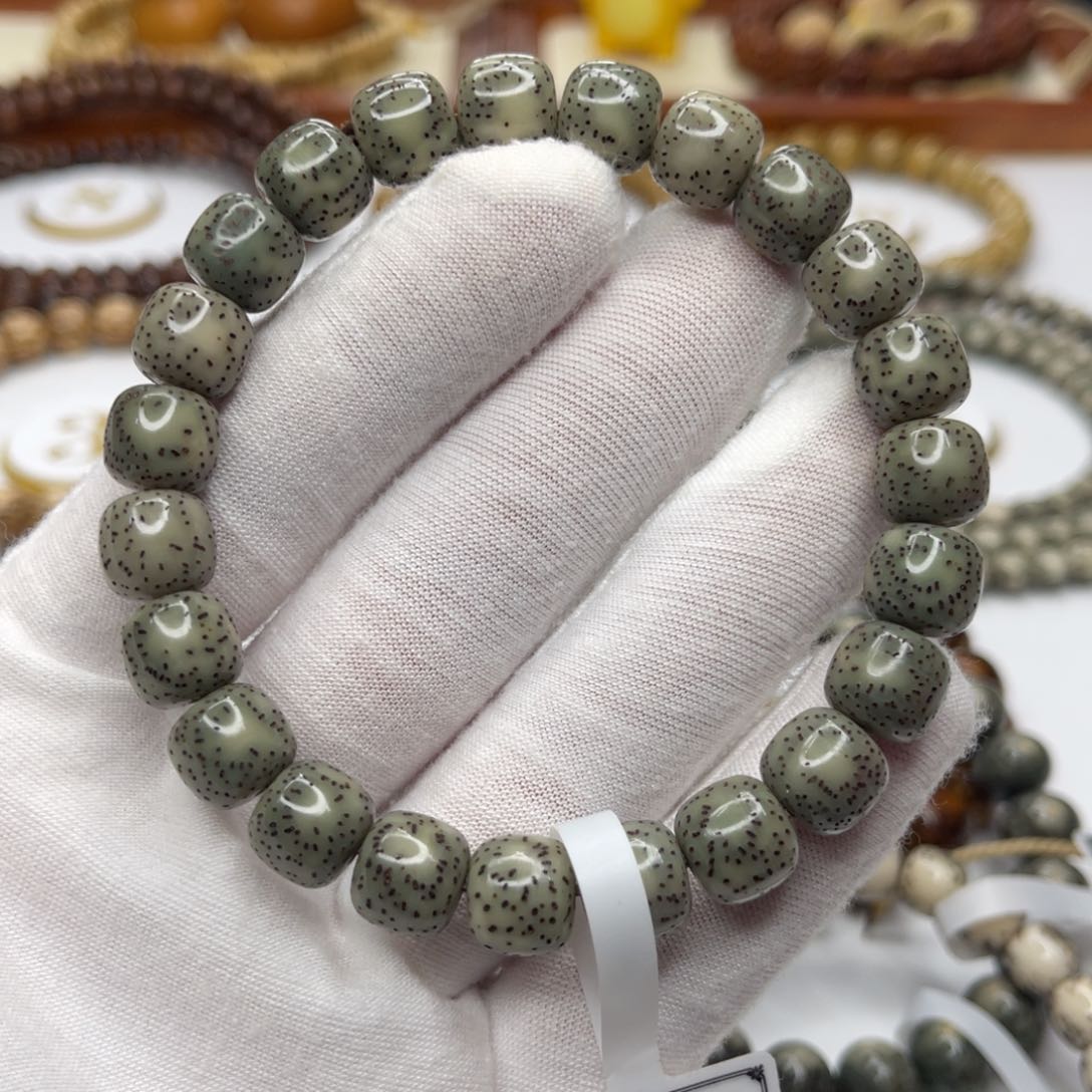 星月菩提手串10/9糯冰润绿色大眼睛细星