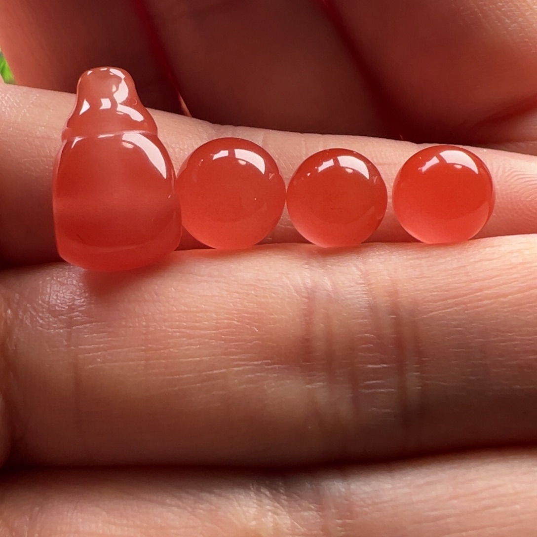 南红玛瑙三通9.6，圆珠9.2，8.1未镶嵌