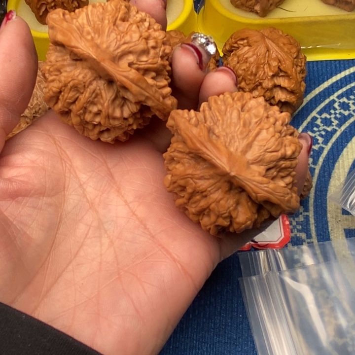 德***朵吊坠桃核官帽核桃