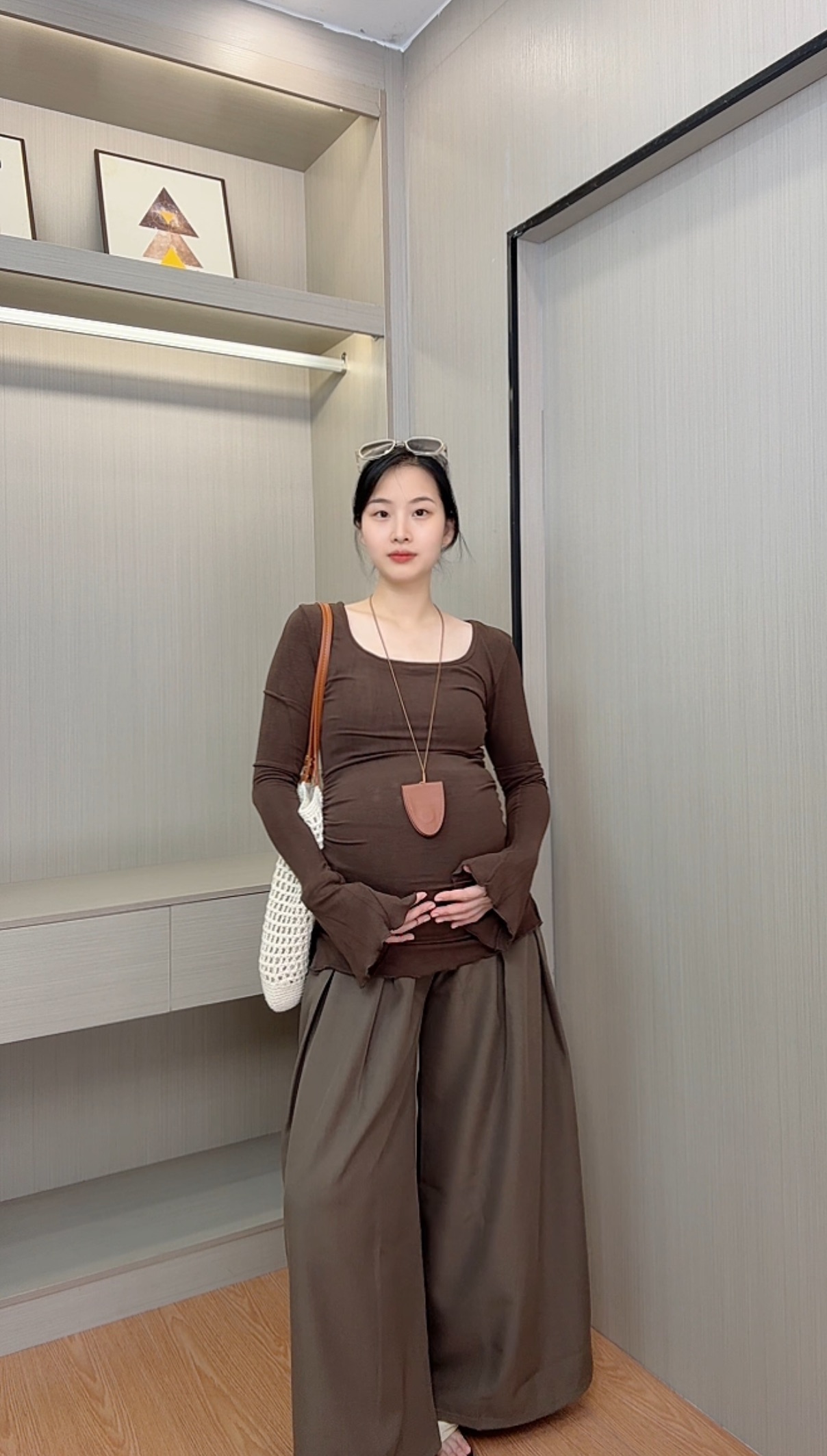 孕妇装秋装2025新款喇叭袖内搭打底衫阔腿裤春秋季设计感孕妈时髦