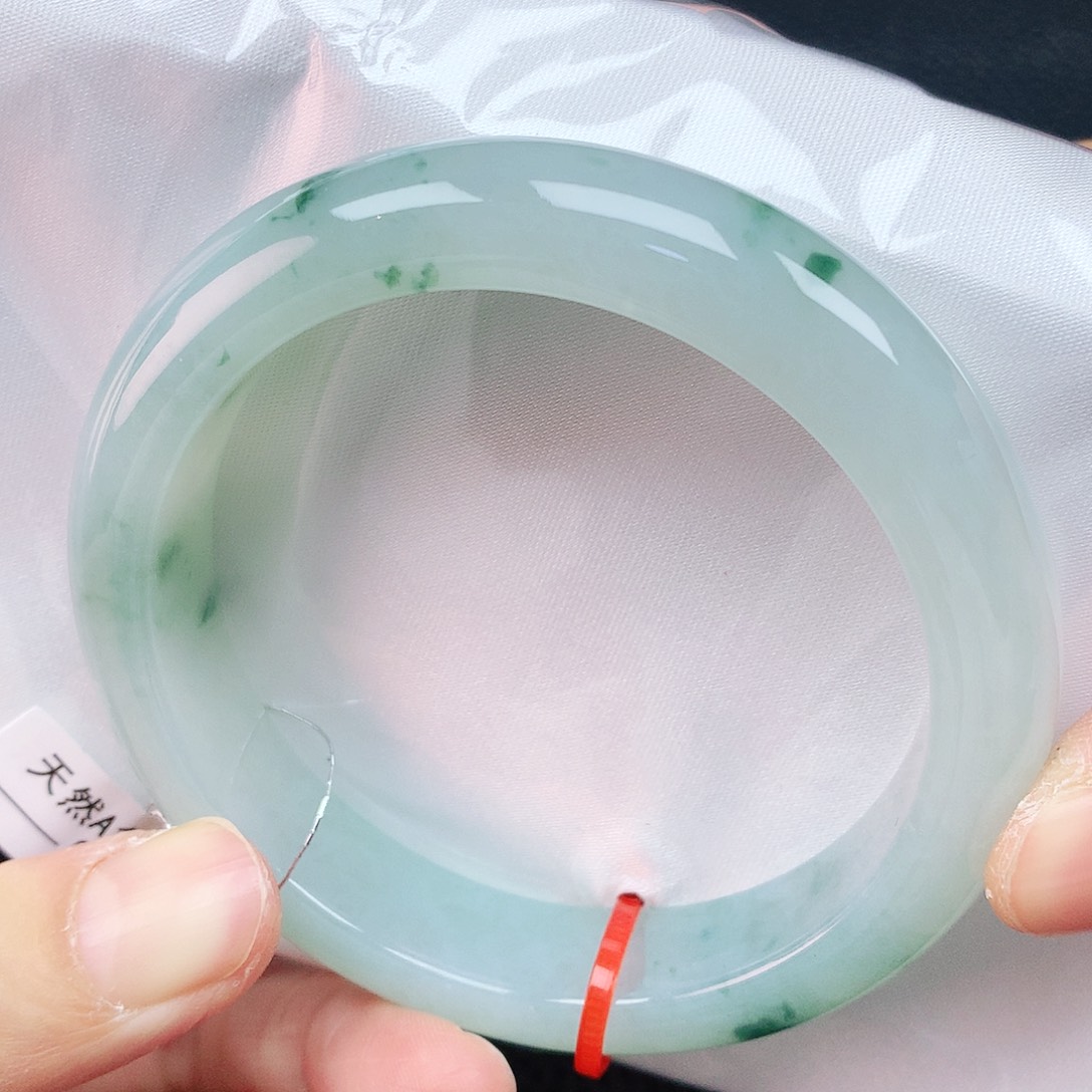 翡翠手镯未镶嵌56圈