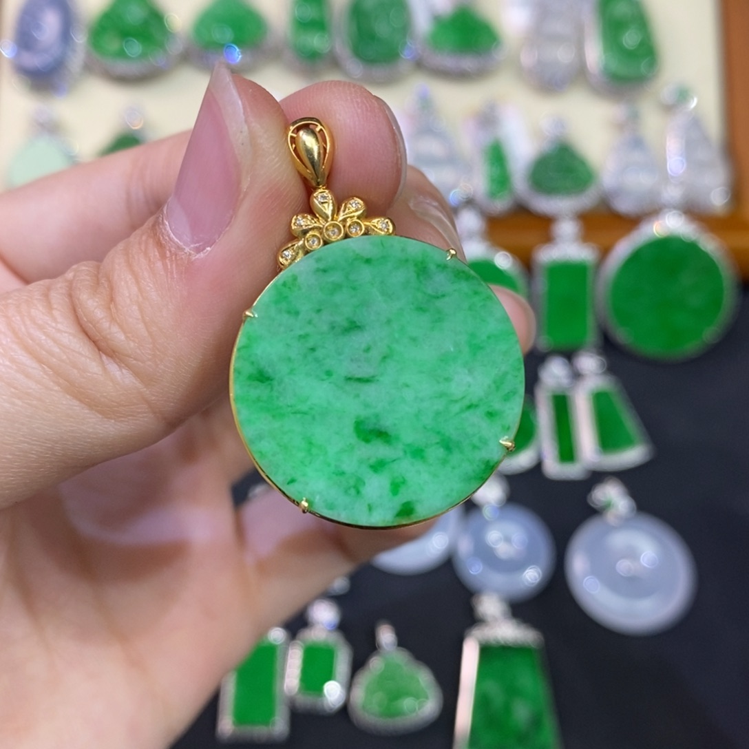 翡翠吊坠(不含链)18K金镶嵌