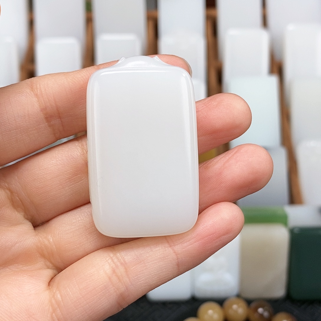 和田玉颈饰未镶嵌橄**汁