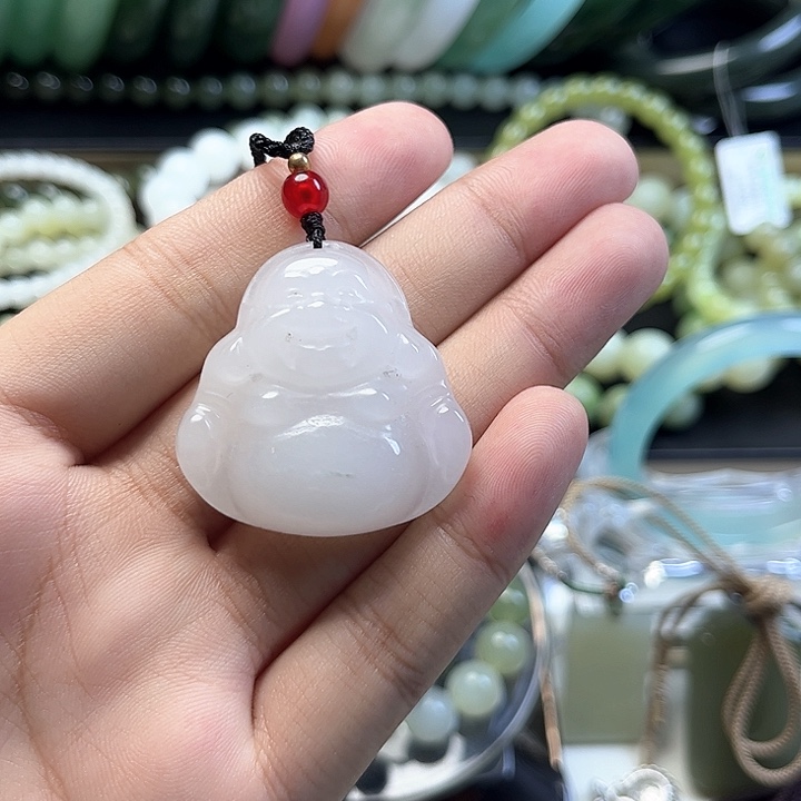 颈饰未镶嵌石英质玉