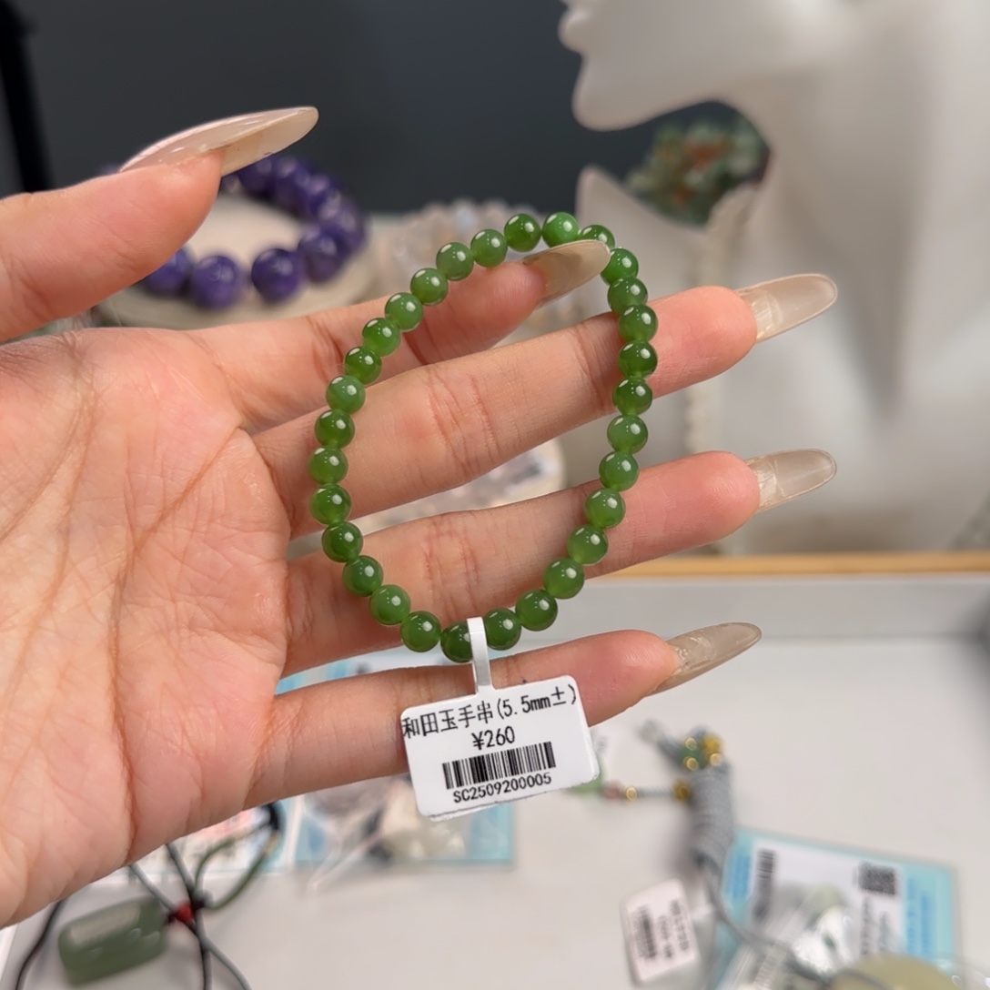 和田玉未镶嵌颈饰俄碧手串