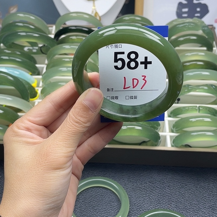 妹***慢蛇纹石玉未镶嵌手镯