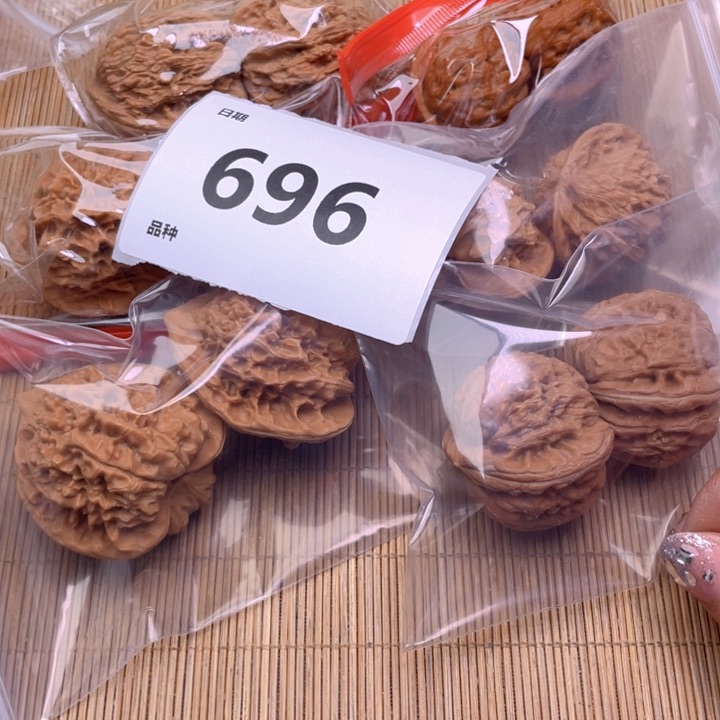 文玩核桃把件696号6对带练手元宝