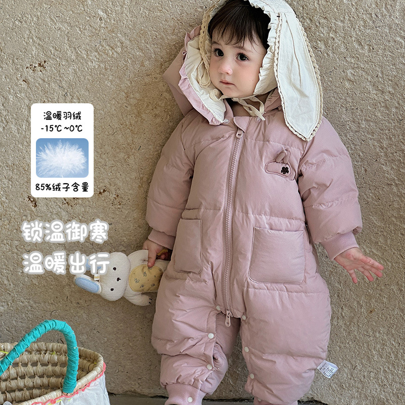 婴幼儿连体衣白鸭绒冬季新款可爱卡通洋气女宝宝保暖御寒外出服