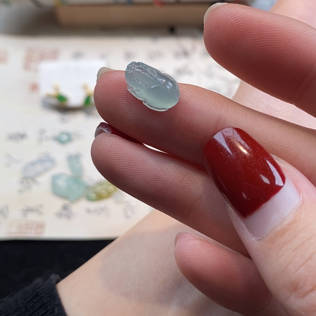 翡翠颈饰未镶嵌天然翡翠