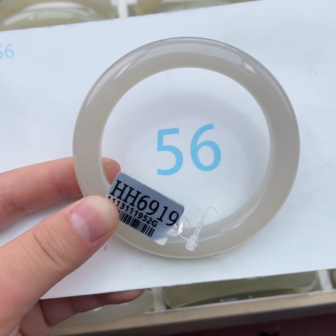 和田玉手镯未镶嵌丑****鱼