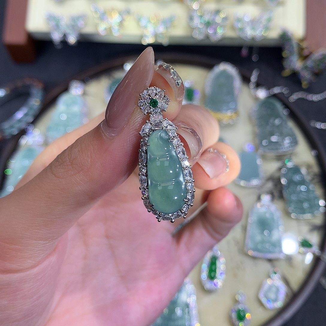 翡翠未镶嵌颈饰福豆吊坠