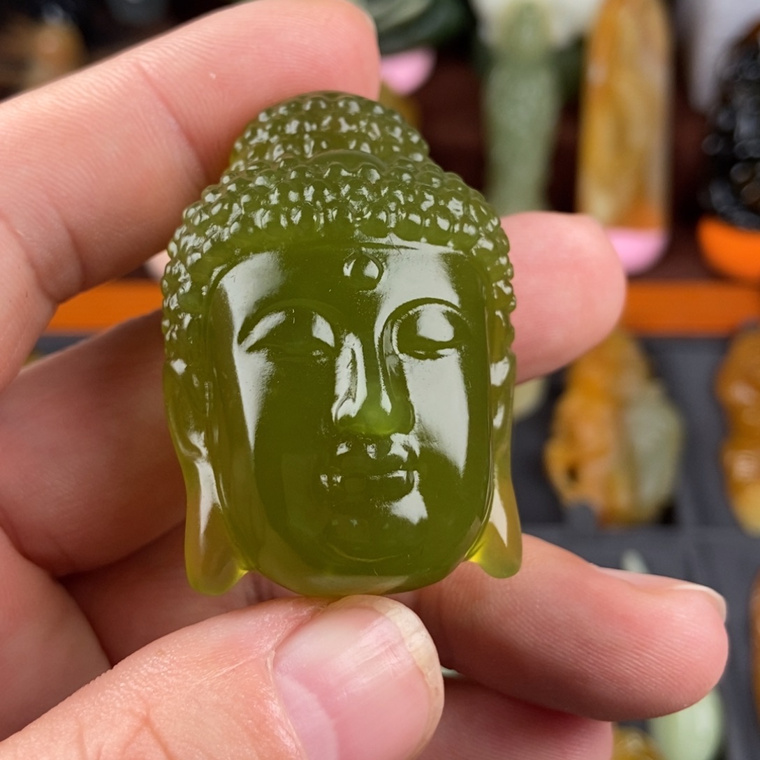 蛇纹石玉挂件未镶嵌美***城