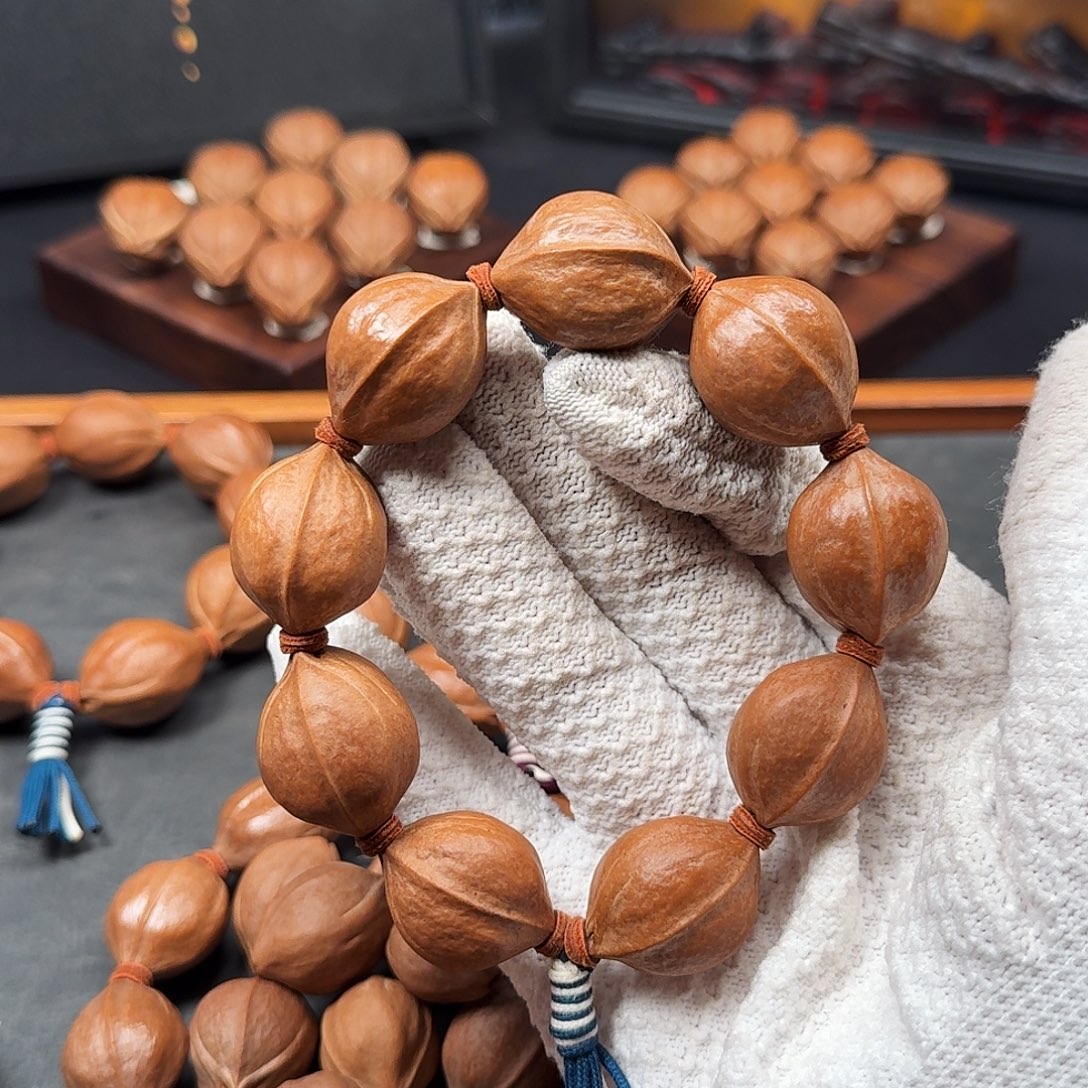 鹏***。2.1*2.7大尺寸原生态梅林铁核手串