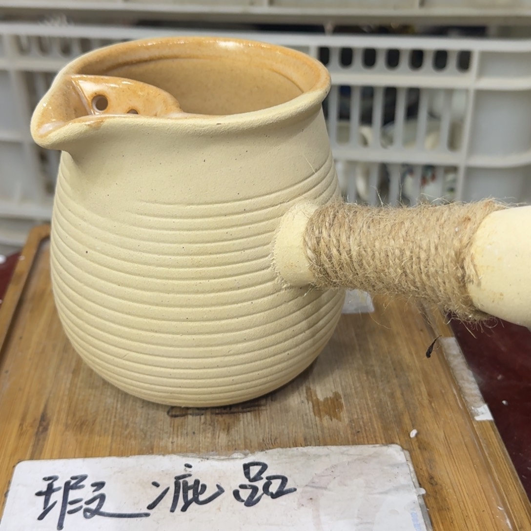 瑕疵介意勿拍陶瓷器皿B015