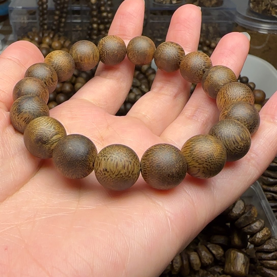 沉香手串追*羽单圈1.2规格12.3克海南乌身老料