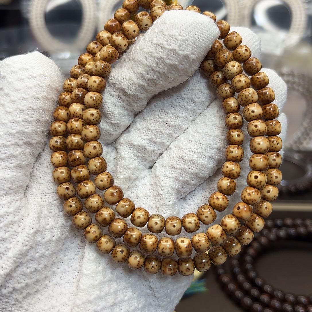 星月菩提吊坠7*6正月留白蕉糖虎皮陈