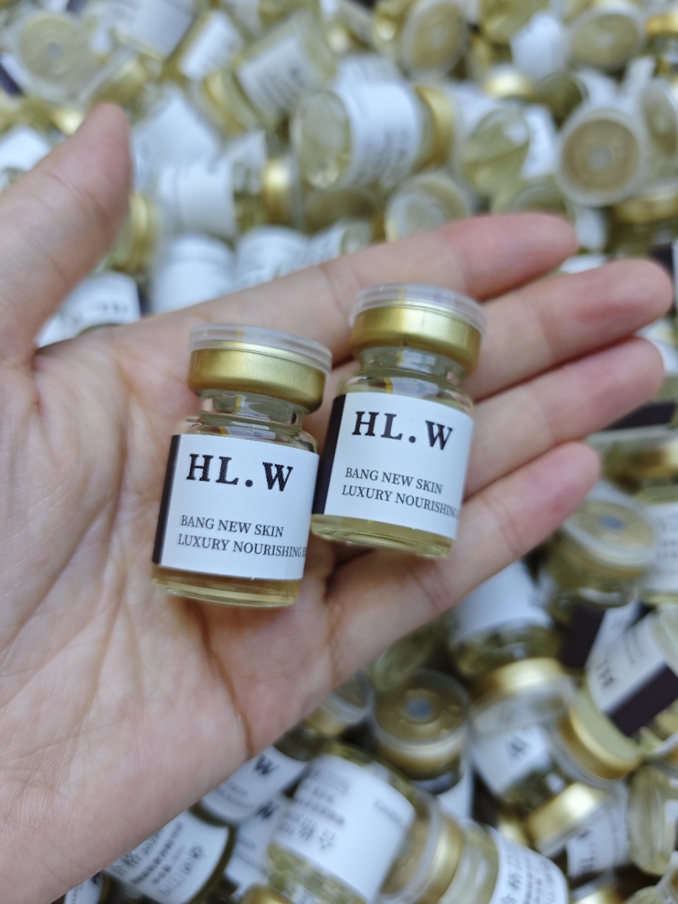 孄笙工厂直播 嘭嘭新肌奢养精华液