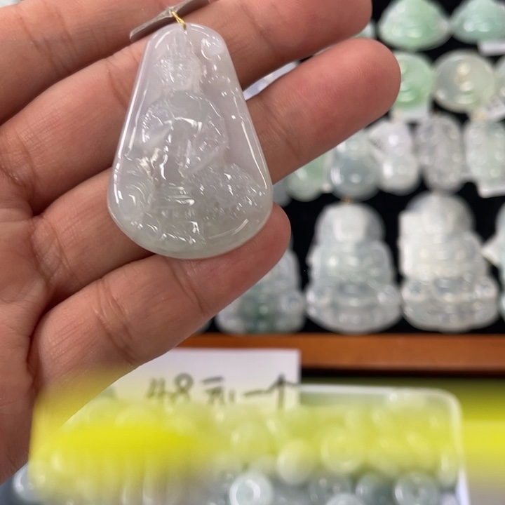 颈饰未镶嵌翡翠观音