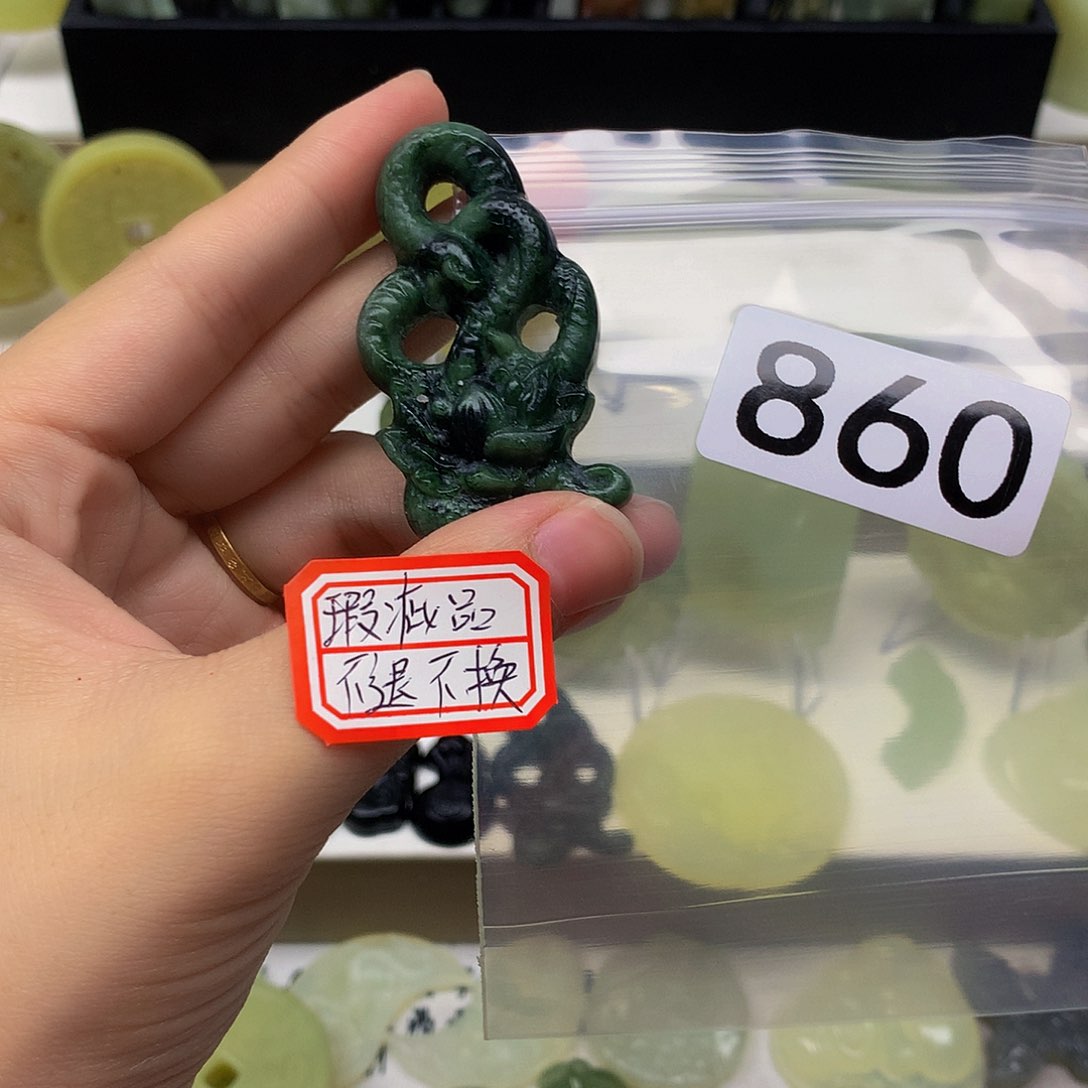 蛇纹石玉颈饰未镶嵌