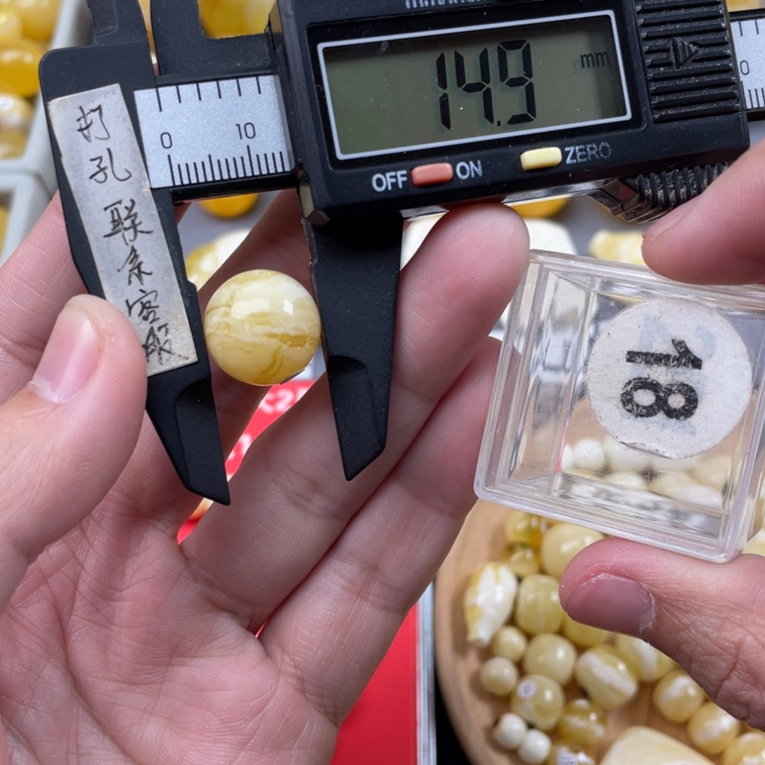 蜜蜡珠宝奇石未镶嵌