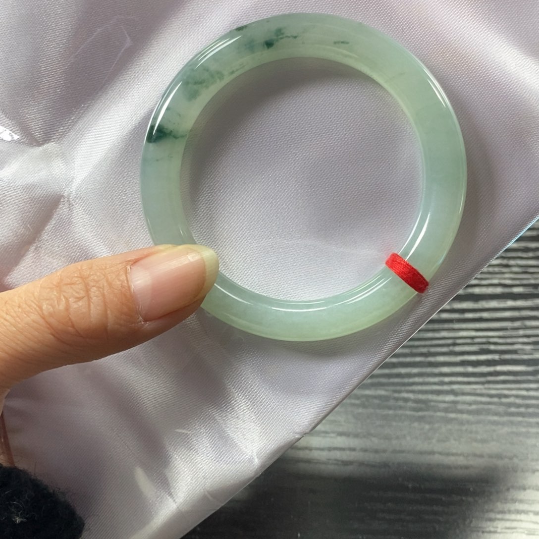 翡翠手镯未镶嵌?*天然翡翠