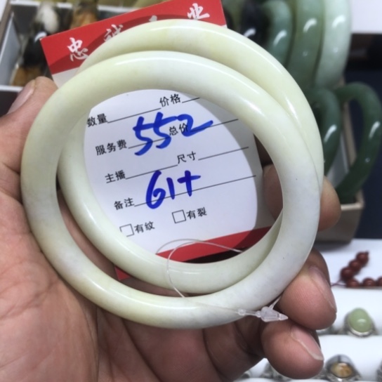 蛇纹石玉未镶嵌手镯