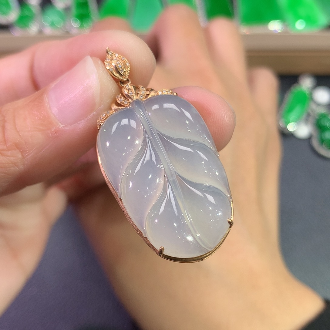 翡翠吊坠(赠链)18K金镶嵌