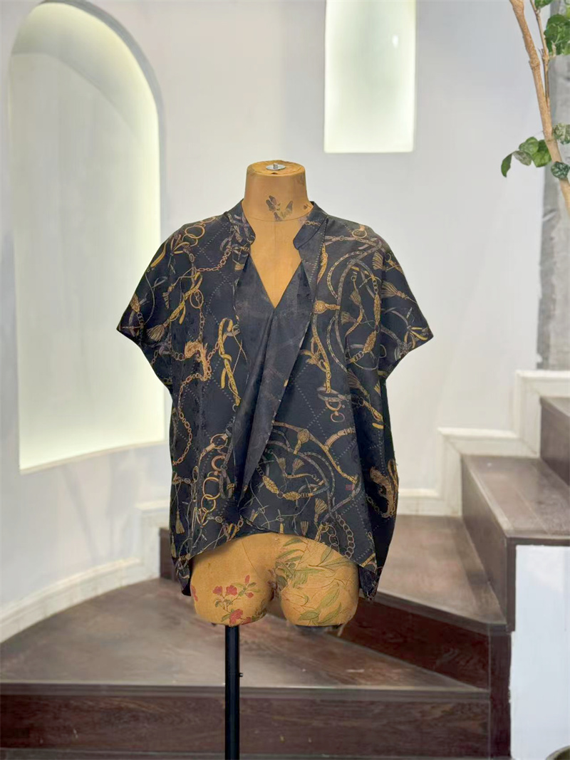 雅儿萱 2025 领开叉飘逸衬衣 定制