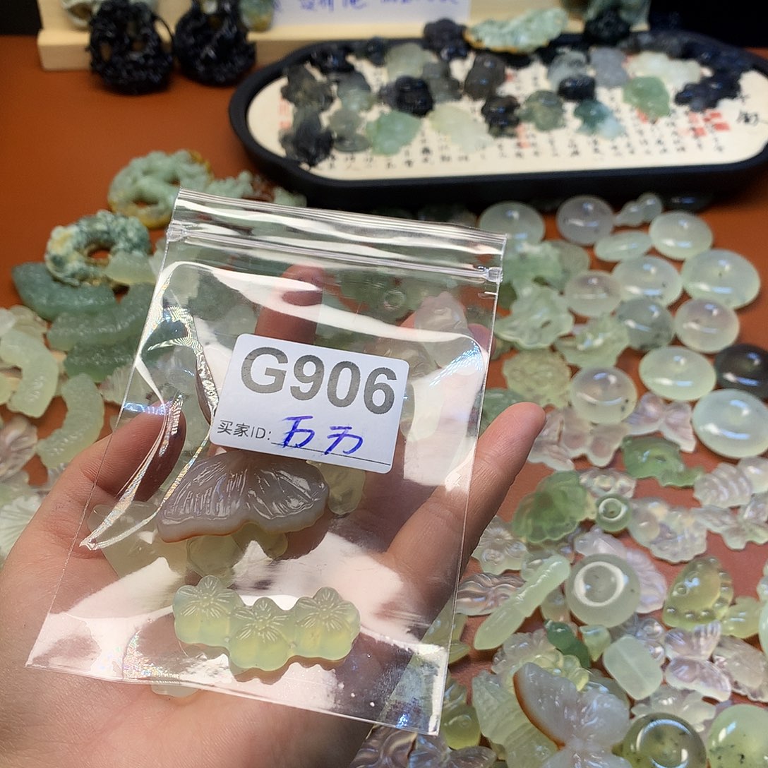 万***万蛇纹石玉未镶嵌颈饰