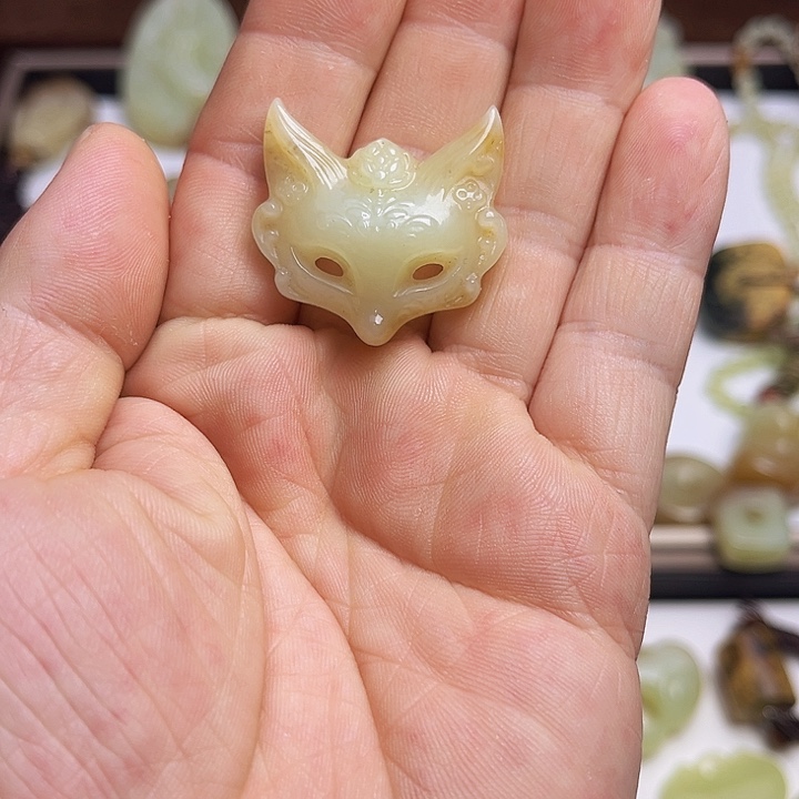岫岩老玉（透闪石质玉）未镶嵌颈饰