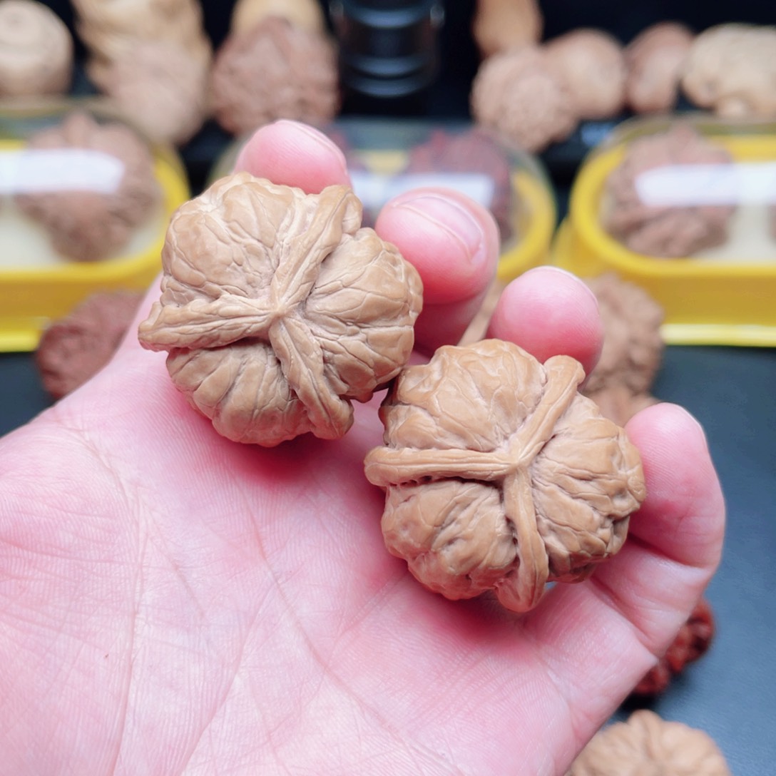 文玩核桃把件蛤蟆头三棱36.5×36×36