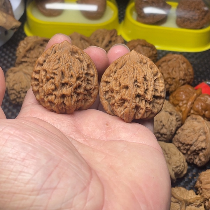 文玩核桃把件40全品虎头