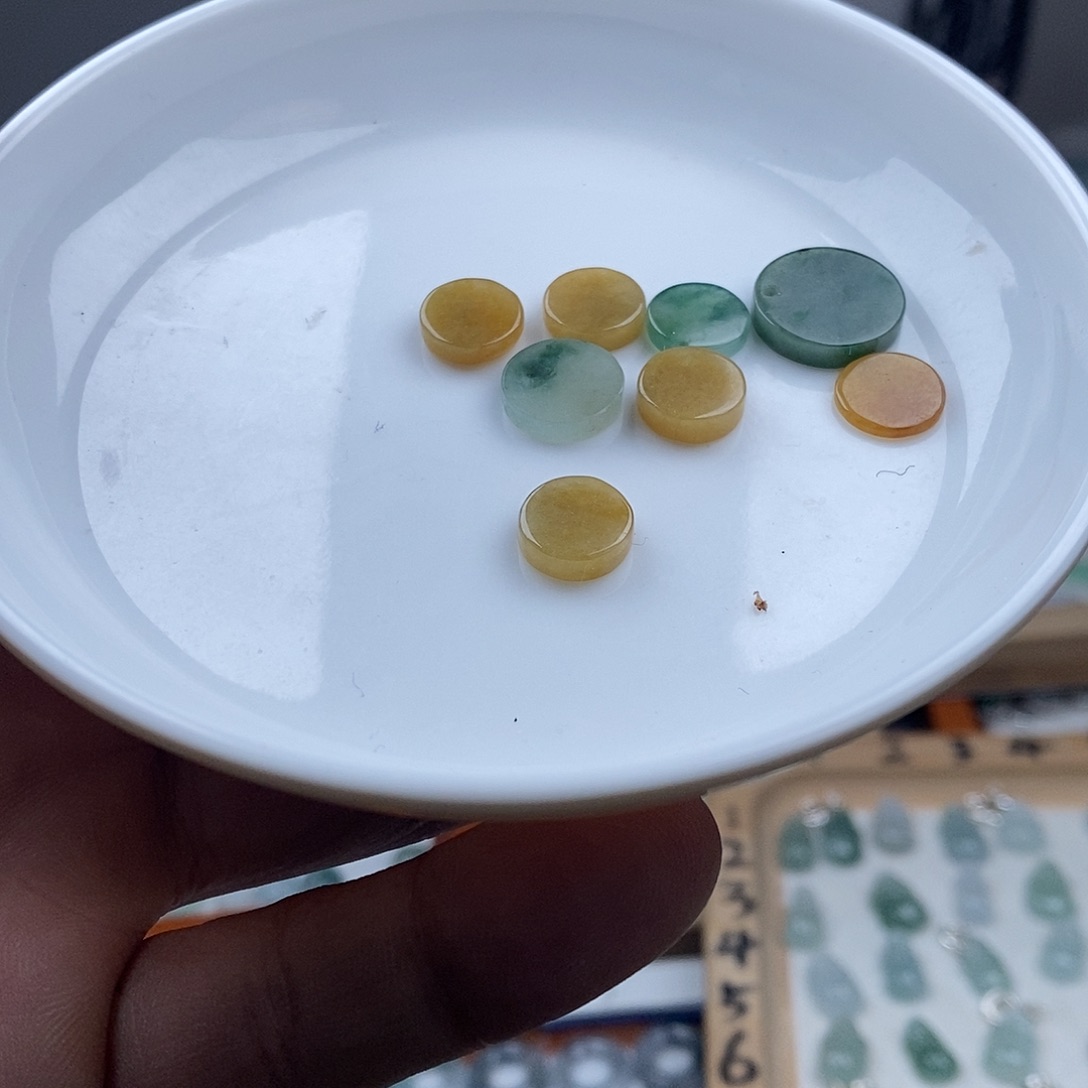 翡翠颈饰未镶嵌圆牌60一个