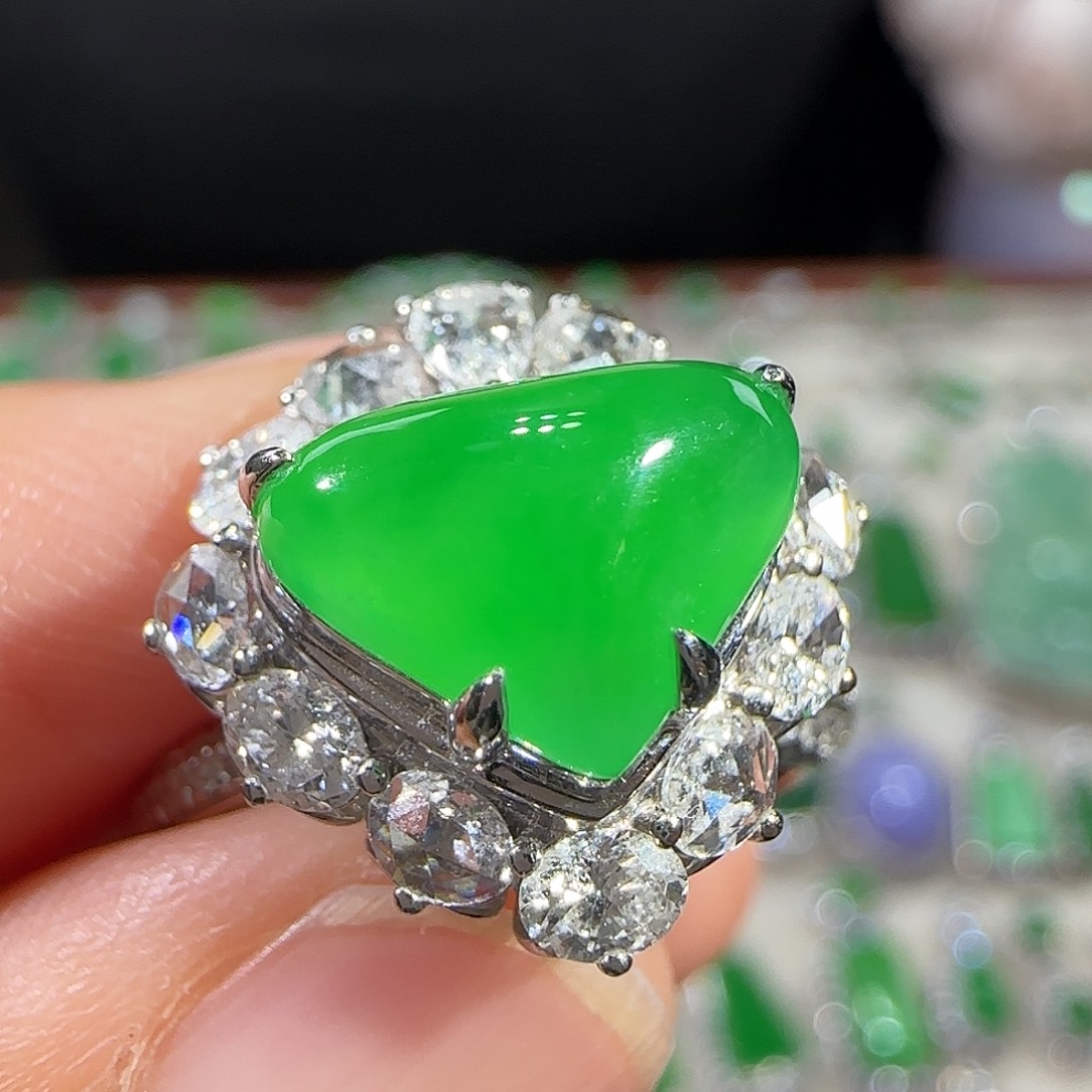 翡翠吊坠(不含链)18K金镶嵌