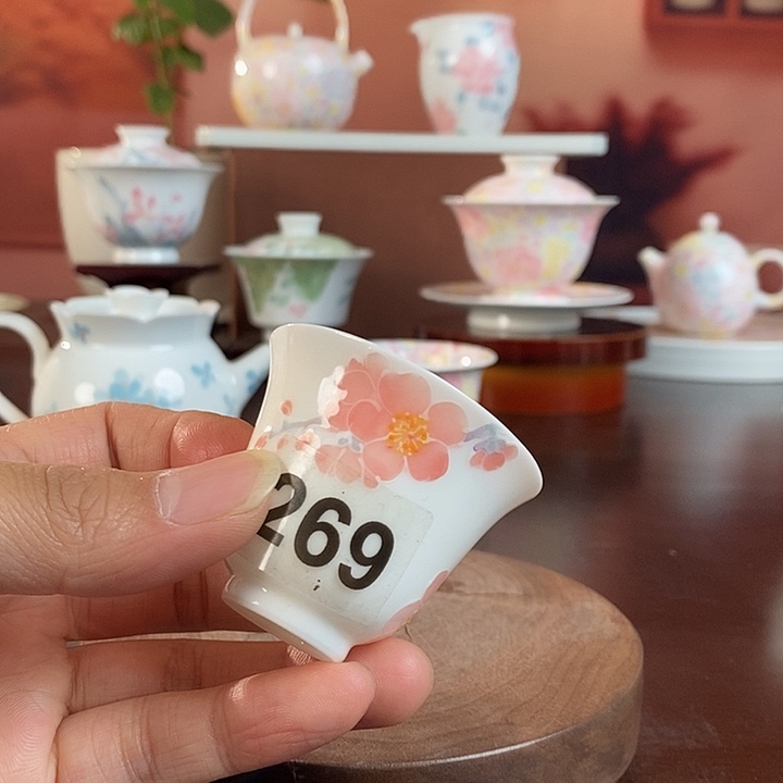 梅花釉下手绘品茗杯