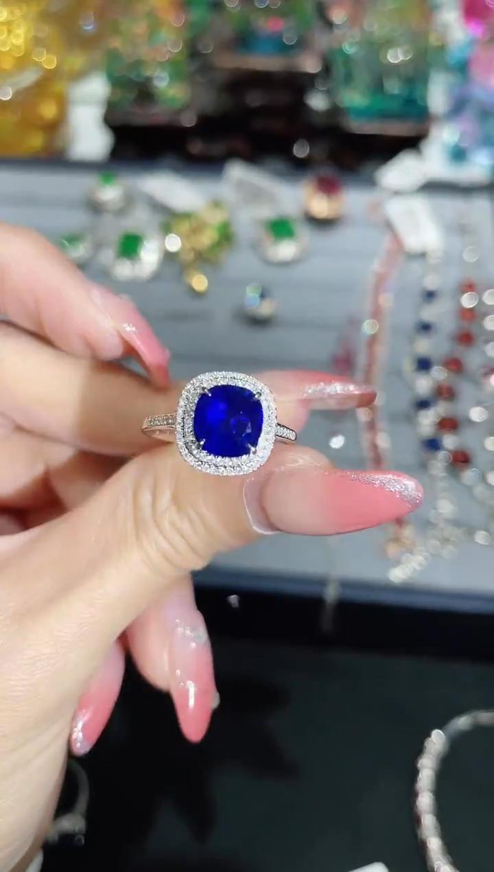 18K金镶嵌天然蓝宝石戒指