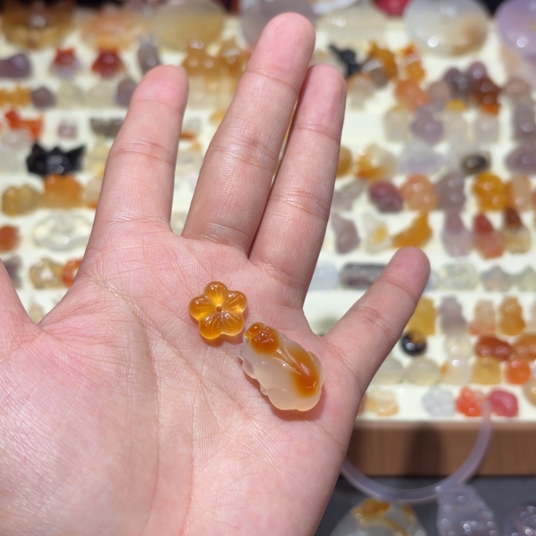 花***勃玛瑙/玉髓未镶嵌颈饰