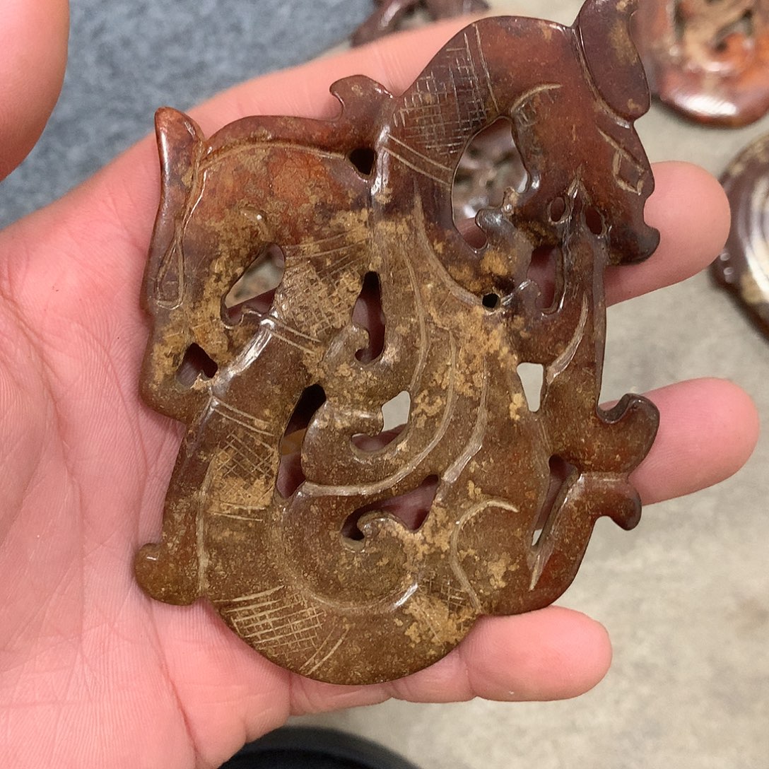 透闪石质玉未镶嵌颈饰