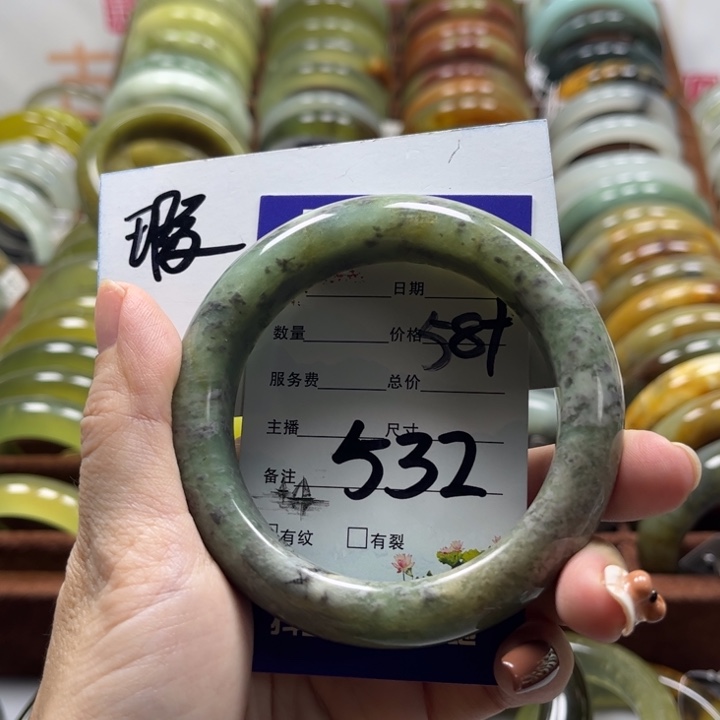 蛇纹石玉手镯未镶嵌