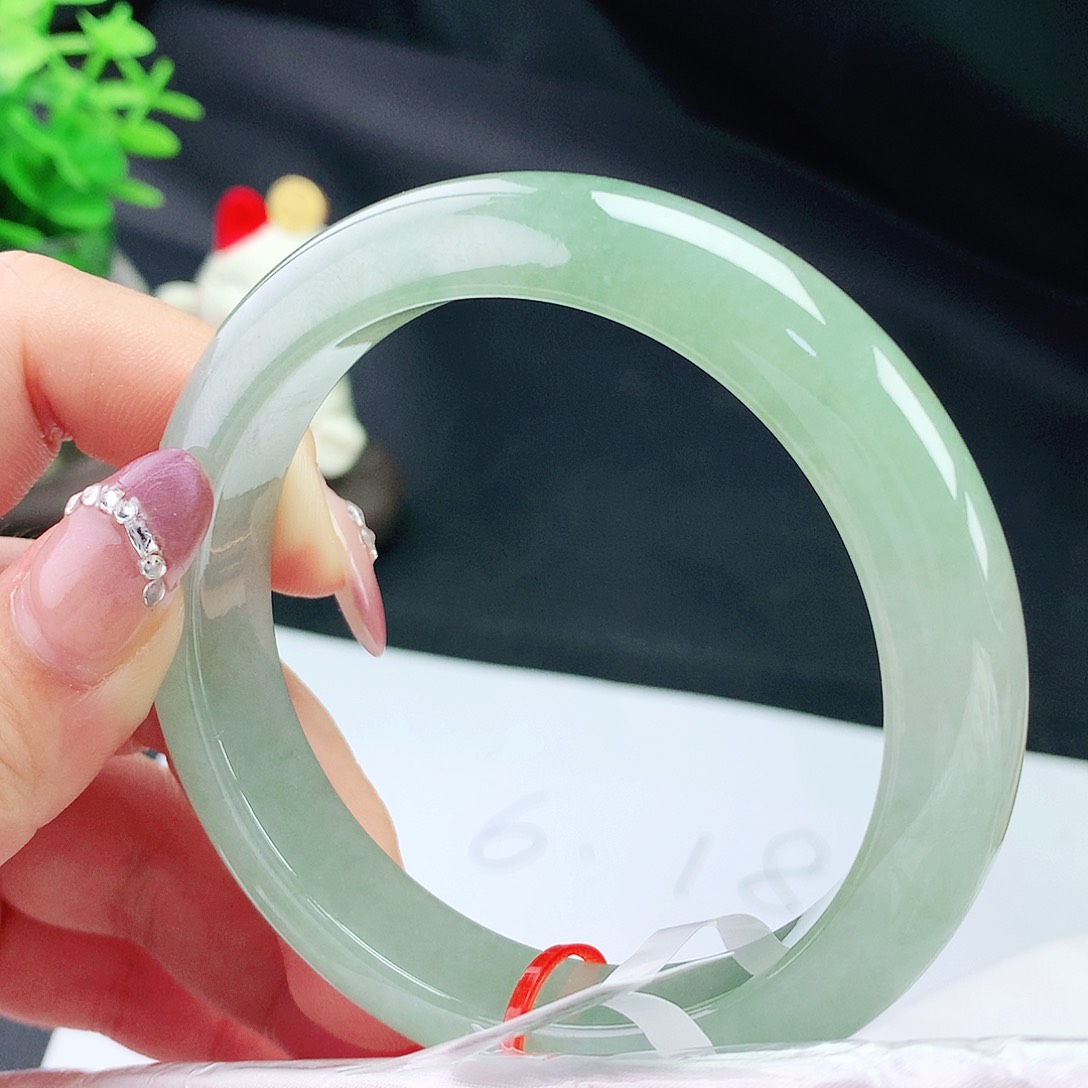 翡翠手镯未镶嵌59圈