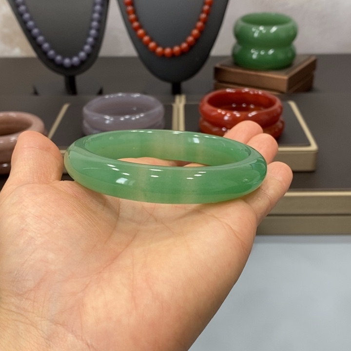 东陵石手镯未镶嵌皮***洲