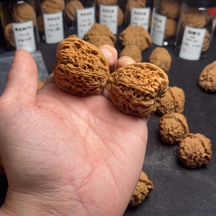 文玩核桃吊坠南疆石（天使之翼）