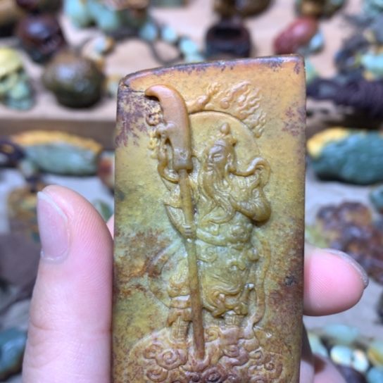 未镶嵌岫岩河磨玉（透闪石质玉）挂件