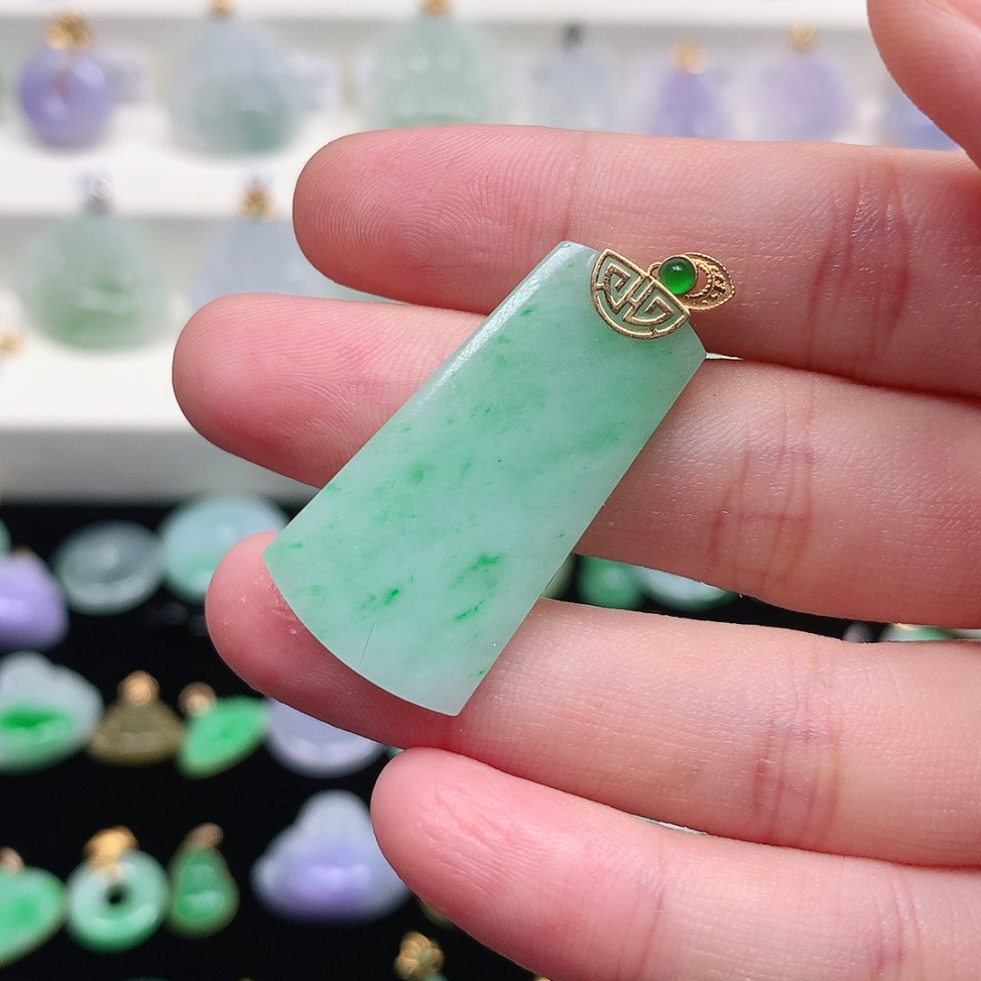 颈饰18K金镶嵌翡翠翡翠吊坠