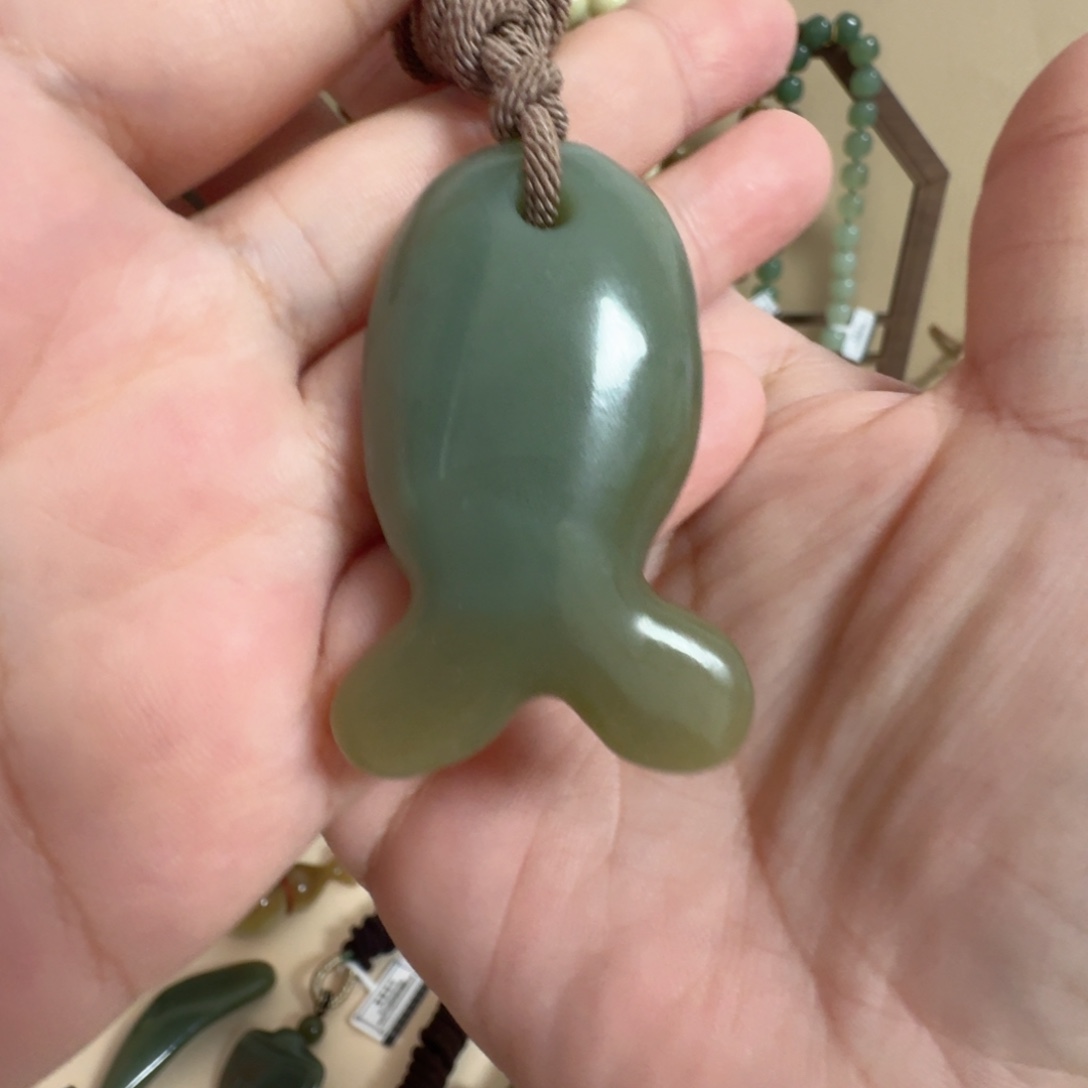 岫岩老玉（透闪石质玉）未镶嵌颈饰