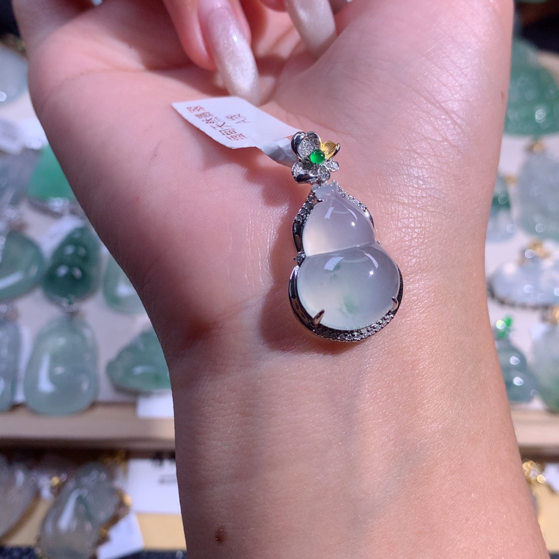 翡翠吊坠(不含链)18K金镶嵌