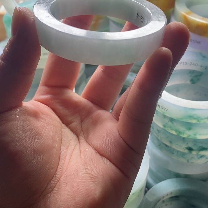 康****定制翡翠未镶嵌手镯
