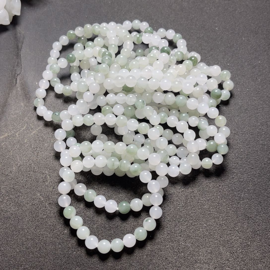 颈饰未镶嵌石英质玉钱**宝