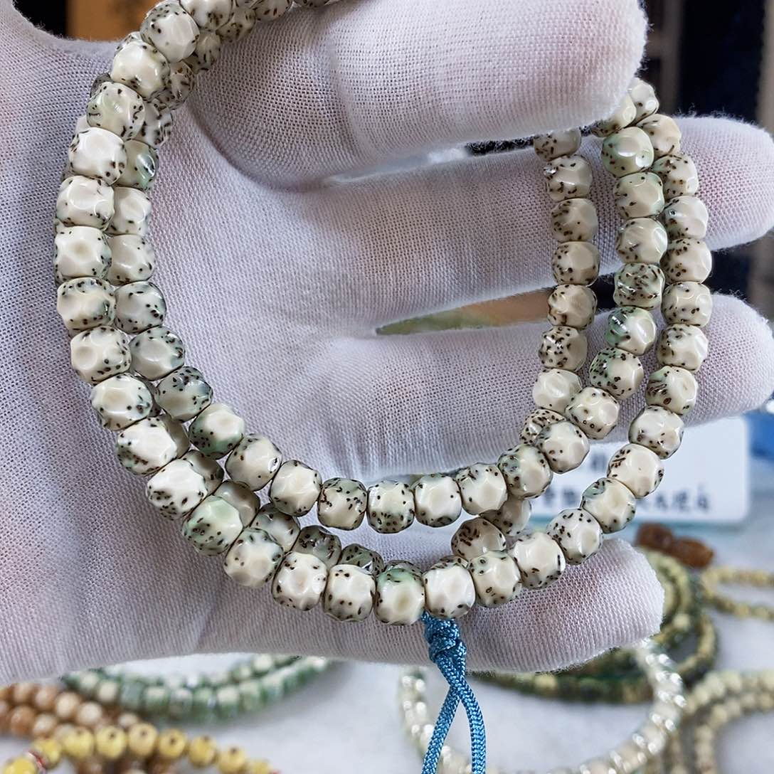 星月菩提手串问****学星月菩提雕刻手串